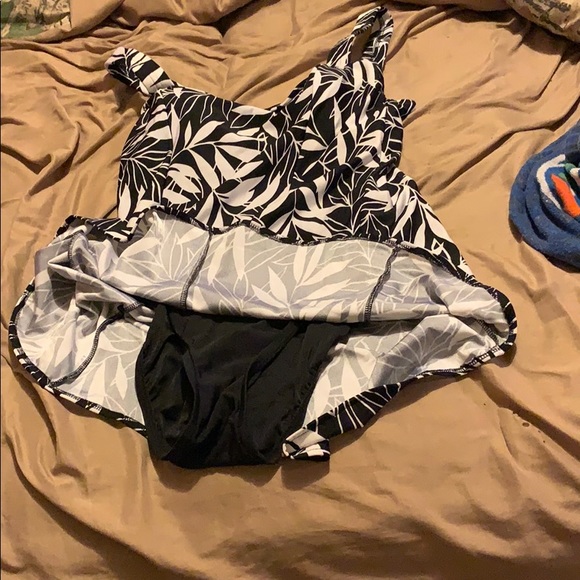 Caribbean joe one piece women’s bathing suit (s18) - Picture 2 of 5